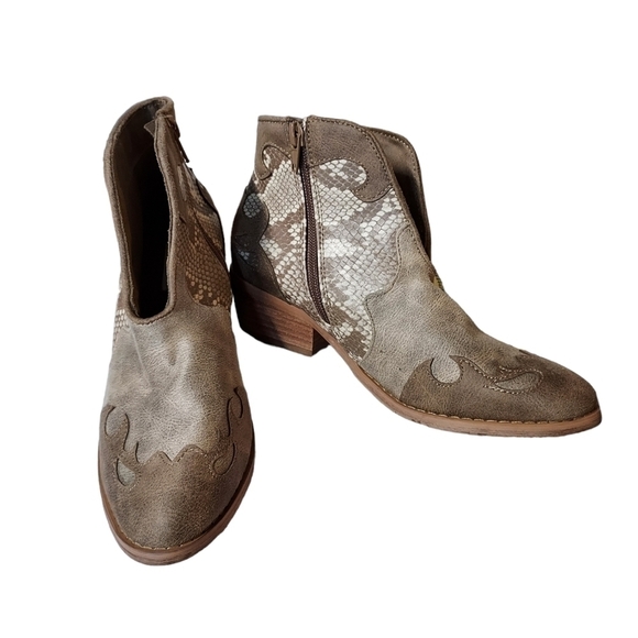 Very G Shelby women's ankle boots cream snake print 6.5 - Picture 1 of 16